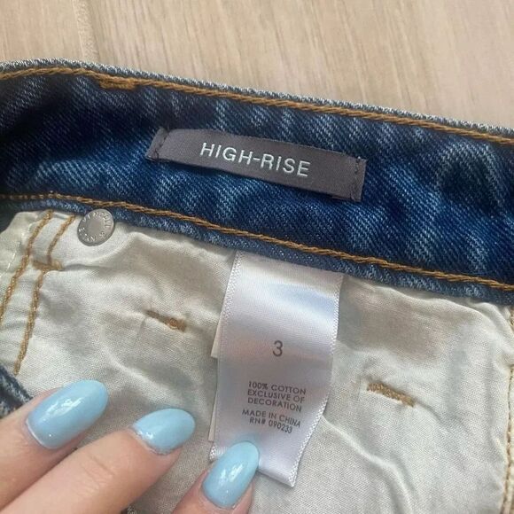 Kendall and Kylie Jean Shorts with Lace Pockets - Picture 4 of 7